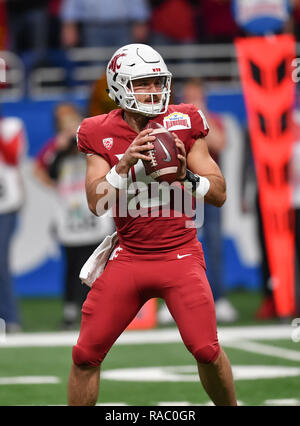 Washington State quarterback Gardner Minshew looks to throw a pass ...