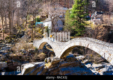 Ponte dei Salti; mediaeval double-arched bridge in Lavertezzo, Ticino Stock Photo