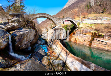 Ponte dei Salti; mediaeval double-arched bridge in Lavertezzo, Ticino Stock Photo