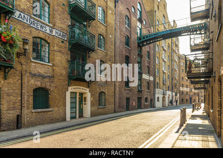 The historic Victorian streets and converted warehouses in Shad Thames, London, England, United Kingdom, Europe Stock Photo