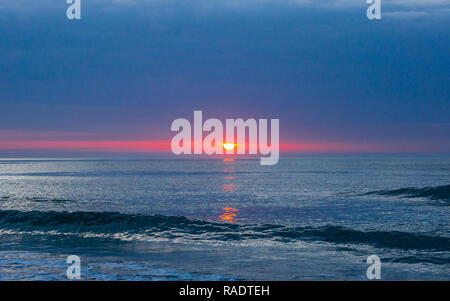 Salida del Sol en el Mediterráneo || Sunrise Mediterranean Sea Stock Photo