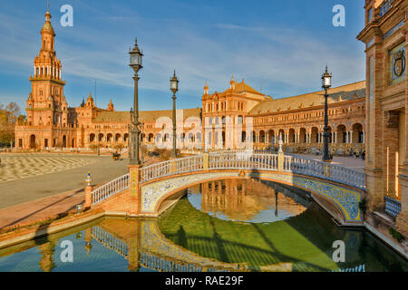 PALACIO ESPANOL IN THE PARQUE DE MARIA LUISA SEVILLE SPAIN BLUE AND WHITE TILED BRIDGES AND REFLECTIONS IN THE CANAL Stock Photo