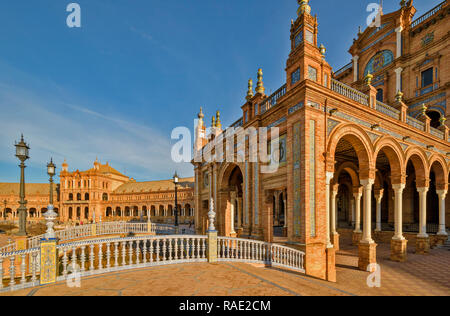 PALACIO ESPANOL IN THE PARQUE DE MARIA LUISA SEVILLE SPAIN COVERED ENTRANCE WITH COLUMNS Stock Photo