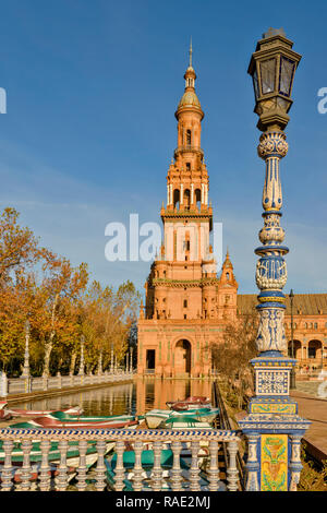 PALACIO ESPANOL IN THE PARQUE DE MARIA LUISA SEVILLE SPAIN TOWER AND THE BOATS FOR USE ON THE CANAL OR MOAT Stock Photo