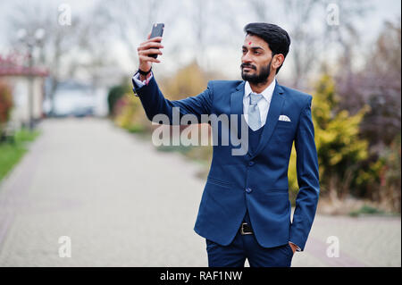 10 Ways to Pose in Photos Wearing Salwar Kameez — Teletype