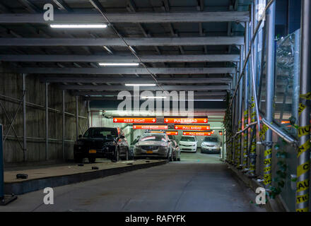 New York NY/USA-December 29, 2018 Entrance to a parking garage in New York on Saturday, December 29, 2018. (© Richard b. Levine) Stock Photo