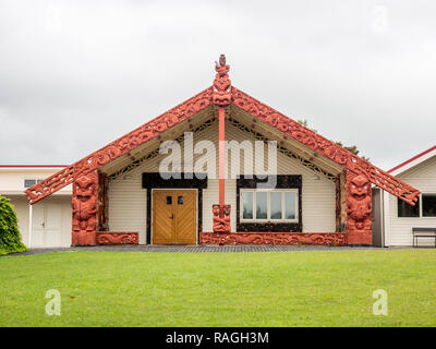Whare whakairo Tamatea Pokai Whenua, Pouakani Marae of Ngati Kahungunu o Wairarapa,  Mangakino, Lake Taupo District, New Zealand Stock Photo