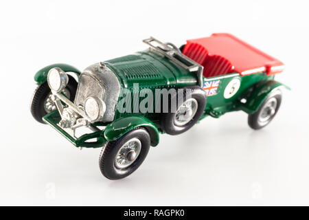 Ancien véhicule miniature MATCHBOX Models of Yesterday Bentley 4 1/2