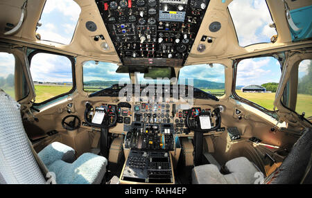 Vintage passenger jet aircraft cockpit interior, pilot's instrument panel Stock Photo