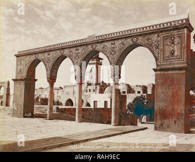 Arceaux sur la plate-forme de la mosquée d'Omar, orientalist photography, Bonfils, Félix, 1831-1885, 1880s reimagined Stock Photo