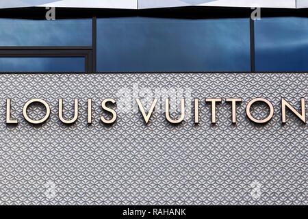 Writing on house facade, fashion shop Louis Vuitton, Dorotheen Quartier, DOQU, architect Behnisch, Stuttgart, Baden-Württemberg