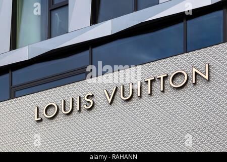 Writing on house facade, fashion shop Louis Vuitton, Dorotheen Quartier, DOQU, architect Behnisch, Stuttgart, Baden-Württemberg