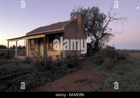 OLD STONE SETTLARS COTTAGE, SILVERTON.  SILVERTON IS A SMALL VILLAGE AT THE FAR WEST OF NEW SOUTH WALES, AUSTRALIA Stock Photo