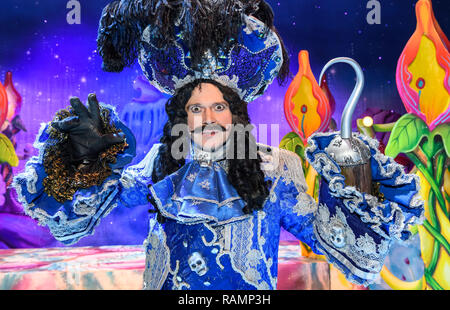 Birmingham, UK. 3rd January, 2019. Peter Pan - the Birmingham Hippodrome. 3 January 2019. Darren Day takes to the stage as Captain Hook in Peter Pan at the Birmingham Hippodrome.  Darren Day has replaced Jimmy Osmond in the role. Jimmy Osmond suffered a stroke after a performance last week. Picture by Simon Hadley/ Alamy Live News. Stock Photo