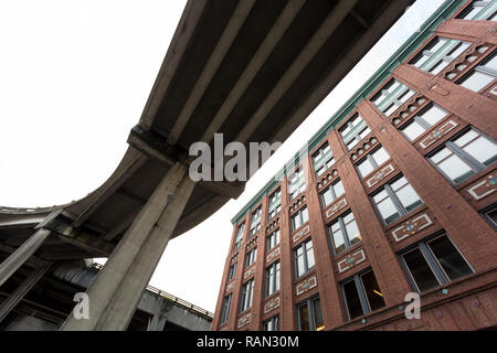 Seattle, Washington, USA. 4th January, 2019. The Seneca Street off ramp skirts the Western Building as the Washington State Department of Transportation prepares for the highway’s permanent closure. A two-mile long, bored road tunnel is replacing the Alaskan Way Viaduct, carrying State Route 99 under downtown Seattle from the SODO neighborhood to South Lake Union. The viaduct is scheduled to close permanently on January 11 so crews can move State Route 99 from the viaduct to the state-of-the-art tunnel. Credit: Paul Christian Gordon/Alamy Live News Stock Photo
