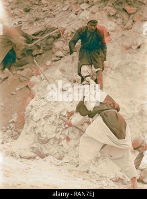 Tel Deweir, Lachish, Men clearing burnt line debris. Iron lance heads, arrowheads & fragments of scale armour found reimagined Stock Photo