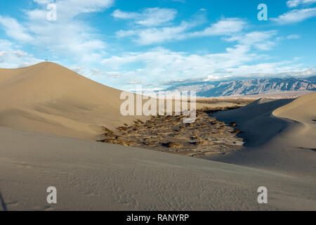 Wind sculpted sand to form the intriguing Mesquite Sand Dunes, Death Valley National Park, California Stock Photo