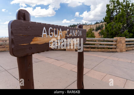 Sign for Agua Canyon in Bryce Canyon National Park, an overlook of the hoodoos rock formations Stock Photo