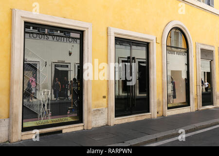 Louis Vuitton Via dei Condotti fashion store shop window Rome Italy Stock Photo: 32107767 - Alamy