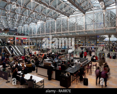 Concourse at Paddington Station, London, England, UK Stock Photo