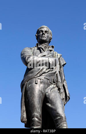 Statue in memory of Robert Burns at Leith in Edinburgh, Scotland. Burns was a poet and is known as the Bard of Ayrshire and Ploughman Poet. Stock Photo