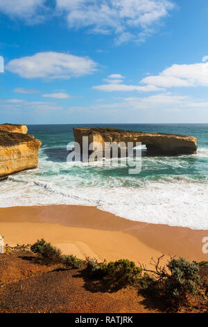 London Arch / London Bridge on a beautiful blue summer day with clouds at the Great Ocean Road before sunset (Victoria, Australia) Stock Photo