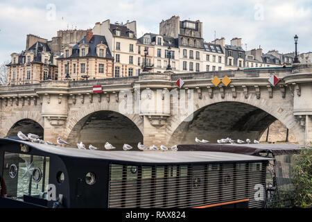 Houseboat moored on the Seine near the Pont Neuf - Paris Stock Photo