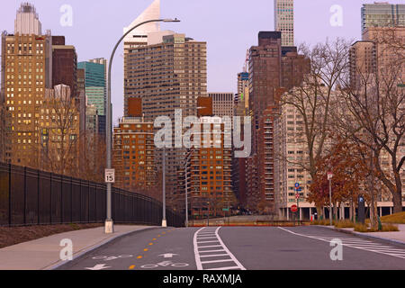 A road to Manhattan skyscrapers in perspective, New York, USA. Early morning on Roosevelt Island in winter. Stock Photo