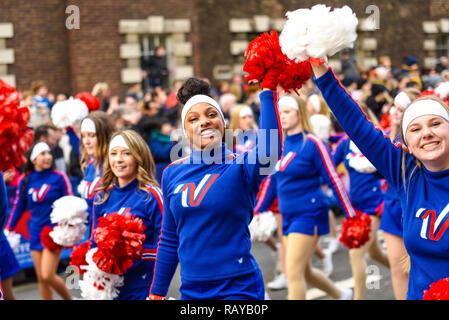 Varsity Spirit All American Cheerleaders at London's New Year's Day Parade, UK. Cheerleader girls with pompoms performing Stock Photo