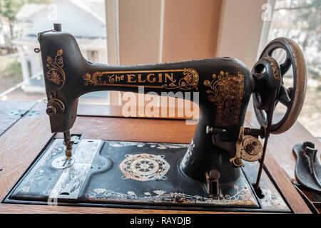 Pedal sewing machine hi-res stock photography and images - Alamy