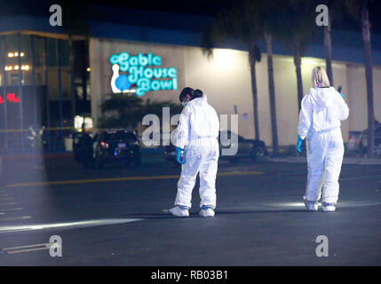 Los Angeles, USA. 5th Jan, 2019. Investigators work at the scene of a fatal shooting in Torrance, the United States, Jan. 5, 2019. Three people have been killed and four others injured in a shooting at the Gable House Bowl in the U.S. coastal city of Torrance near Los Angeles, the Torrance Police Department said Saturday. Credit: Zhao Hanrong/Xinhua/Alamy Live News Stock Photo