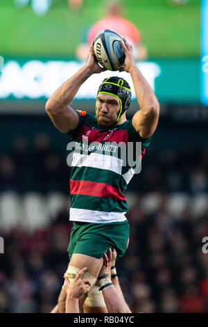 Leicester Tigers Graham Kitchener wins a lineout during the Aviva ...
