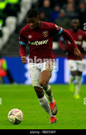 London, UK. 5th January 2018.  Xande Silva of West Ham United in action. The Emirates FA Cup, 3rd round match, West Ham United v Birmingham City at the London Stadium, Queen Elizabeth Olympic Park in London on Saturday 5th January 2019.  this image may only be used for Editorial purposes. Editorial use only, license required for commercial use. No use in betting, games or a single club/league/player publications . Credit: Andrew Orchard sports photography/Alamy Live News Stock Photo