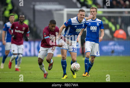 London, UK. 5th Jan 2019. Xande SILVA of West Ham United & Michael Morrison (28) of Birmingham City during the FA Cup 3rd Round match between West Ham United and Birmingham City at the London, UK, England on 5 January 2019. Photo by Andy Rowland. . (Photograph May Only Be Used For Newspaper And/Or Magazine Editorial Purposes. www.football-dataco.com) Credit: Andrew Rowland/Alamy Live News Stock Photo