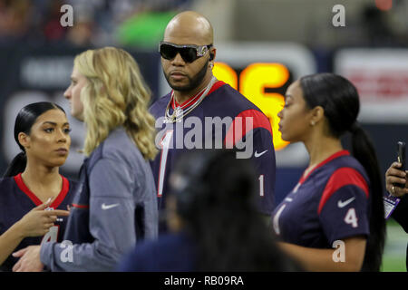 Houston, TX, USA. 5th Jan, 2019. Rap artist Flo Rida performs at halftime of the Houston Texans versus Indianapolis Colts game during the AFC Wildcard game at NRG Stadium in Houston, TX. John Glaser/CSM/Alamy Live News Stock Photo