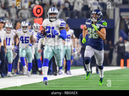 Texas, USA. January 05, 2019: Dallas Cowboys running back Ezekiel Elliott #21 runs down the sideline during the NFL Wildcard Playoff football game between the Seattle Seahawks and the Dallas Cowboys at AT&T Stadium in Arlington, TX Albert Pena/CSM Credit: Cal Sport Media/Alamy Live News Stock Photo