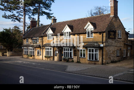 Horse and Hound pub in winter, Broadway, Worcestershire, England, UK Stock Photo