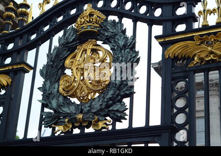 A gilded crest on the Canada Gate near Buckingham Palace, London, UK Stock Photo