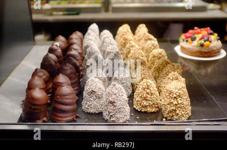 cakes and pasteries on display in the window of the danish bakery Ole & Steen, haymarket , london Stock Photo