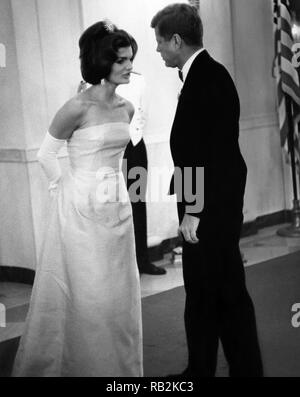 United States President John F. Kennedy and First Lady Jacqueline Kennedy at a White House dinner in honor of André Malraux, Minister of State for Cultural Affairs of France. Stock Photo