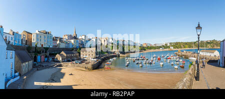 Panorama: panoramic view of Harbour Beach and historic waterfront buildings, Tenby, a walled seaside town, Carmarthen Bay, Pembrokeshire, south Wales Stock Photo