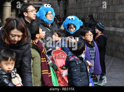 Osaka, Japan. 31st Dec, 2018. Universal Studios Japan in Japan visitors await on line. Monday, December 31, 2018. Photo by: Ramiro Agustin Vargas Tabares Credit: Ramiro Agustin Vargas Tabares/ZUMA Wire/Alamy Live News Stock Photo