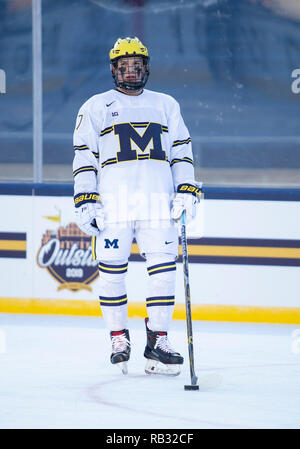 Indiana, USA. 05th Jan, 2019. Michigan defenseman Nick Blandenburg (7) during NCAA Hockey game action between the Michigan Wolverines and the Notre Dame Fighting Irish at Notre Dame Stadium in Indiana. Michigan defeated Notre Dame 4-2. John Mersits/CSM/Alamy Live News Stock Photo