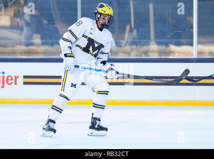 Indiana, USA. 05th Jan, 2019. Michigan forward Adam Winborg (18) during NCAA Hockey game action between the Michigan Wolverines and the Notre Dame Fighting Irish at Notre Dame Stadium in Indiana. Michigan defeated Notre Dame 4-2. John Mersits/CSM/Alamy Live News Stock Photo