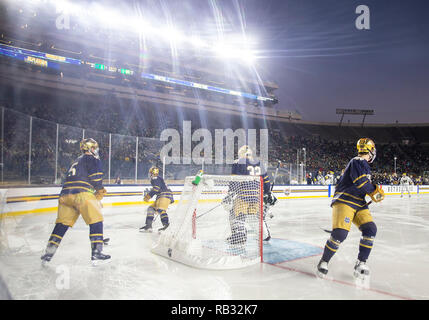 Indiana, USA. 05th Jan, 2019. A general view during NCAA Hockey game action between the Michigan Wolverines and the Notre Dame Fighting Irish at Notre Dame Stadium in Indiana. Michigan defeated Notre Dame 4-2. John Mersits/CSM/Alamy Live News Stock Photo