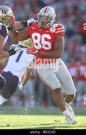 January 1, 2019: Ohio State Buckeyes defensive tackle Dre'Mont Jones (86) rushes the quarterback in the first half during the game between the Ohio State Buckeyes and the Washington Huskies at The Rose Bowl Game, The Rose Bowl in Pasadena, CA. (Photo by Peter Joneleit) Stock Photo