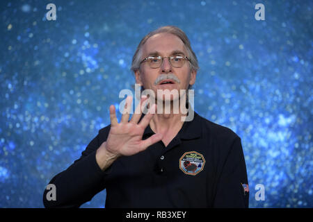 New Horizons co-investigator John Spencer of the Southwest Research Institute during the press conference before the expected flyby of Ultima Thule by the spacecraft at Johns Hopkins University Applied Physics Laboratory December 31, 2018 in Laurel, Maryland. The flyby by the space probe occurred 6.5bn km (4bn miles) away, making it the most distant ever exploration of an object in our Solar System. Stock Photo