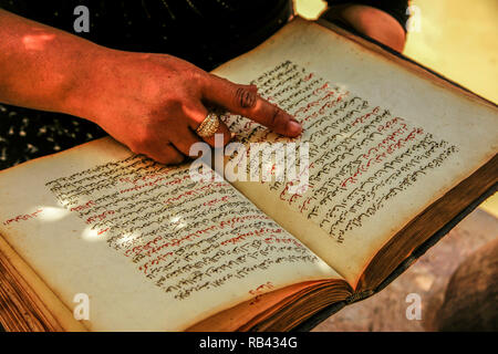 Reading a medical treaty by Fariz Ibn Zafer al Jazin. Bimaristan An Nouri, now Museum for Medicine and Arabic Sciences. Damascus. Syria, Middle East Stock Photo