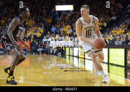 Wichita, Kansas, USA. 06th Jan, 2019. Wichita State Shockers guard Erik Stevenson (10) looks to drive to the basket during the NCAA Basketball Game between the Temple Owls and the Wichita State Shockers at Charles Koch Arena in Wichita, Kansas. Kendall Shaw/CSM/Alamy Live News Stock Photo