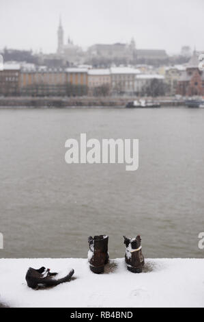 Budapest, Hungary. 5th Jan, 2019. A detail view of Shoes on the Danube Bank, a memorial to honour the Jews who were killed by fascist Arrow Cross militiamen in Budapest during World War II. Credit: Omar Marques/SOPA Images/ZUMA Wire/Alamy Live News Stock Photo